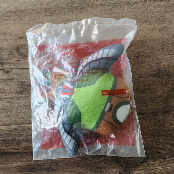 SOLD ●Marvel Falcon Captian America Brave New World McDonalds Happy Meal Toy NWT - Picture 5 of 11